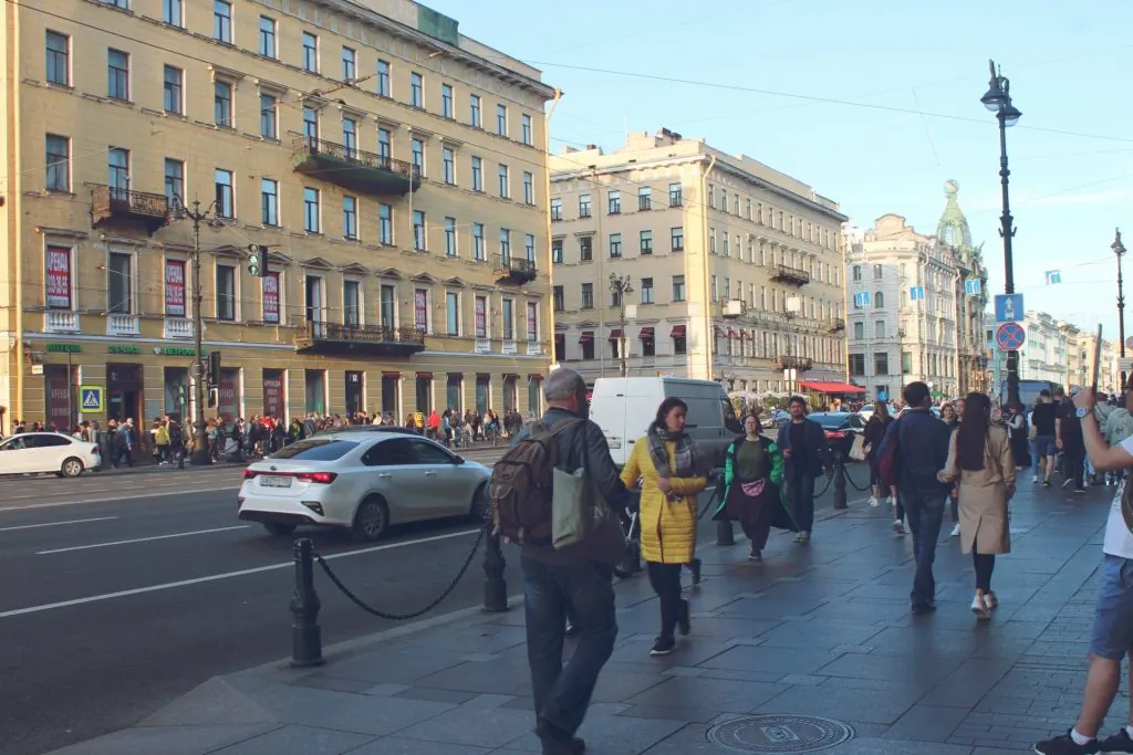 Санкт-Петербург. Толпы людей на Невском