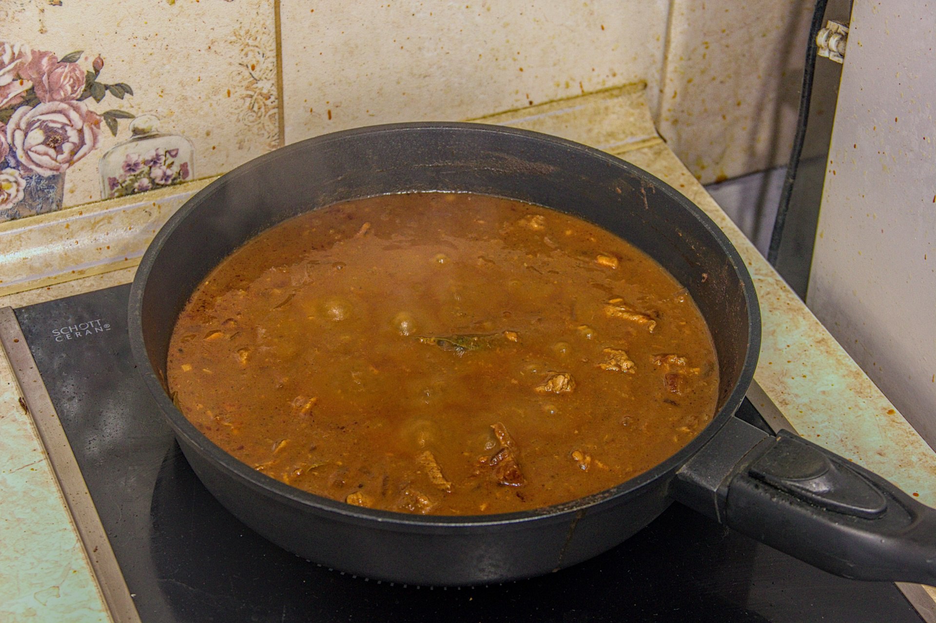Самый вкусный гуляш: процесс приготовления