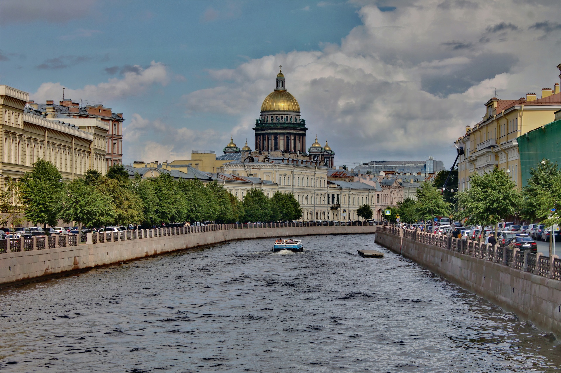 Вид на Исаакиевский собор с Поцелуева моста Вид на Исаакиевский собор с Поцелуева моста